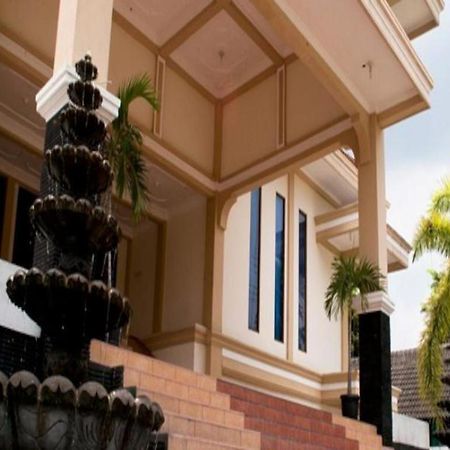 King Hotel Wates  Luaran gambar